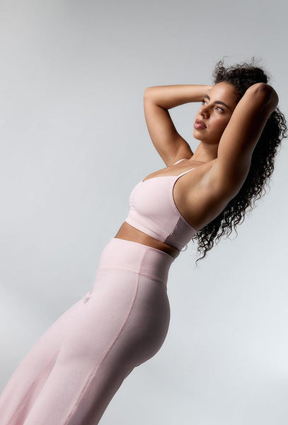 Top deportivo de sujeción baja Elle - Marshmallow-Black Limba