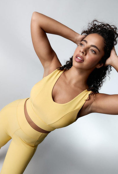 Top deportivo de sujeción media Riva - Soft yellow-Black Limba