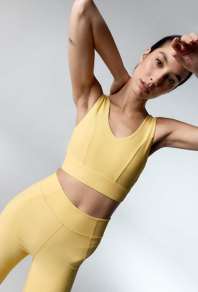 Top deportivo de sujeción media Riva - Soft yellow-Black Limba